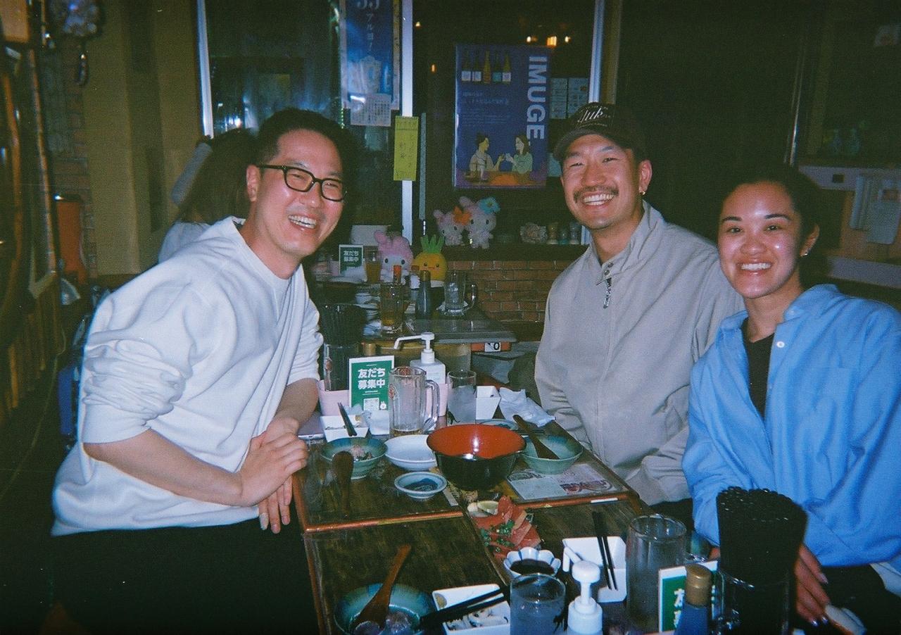 Guests on Izakaya hopping tour (FC)