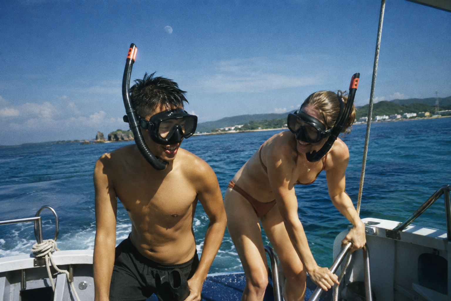 Couple on island hopping tour