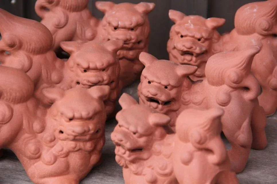 shisa pottery